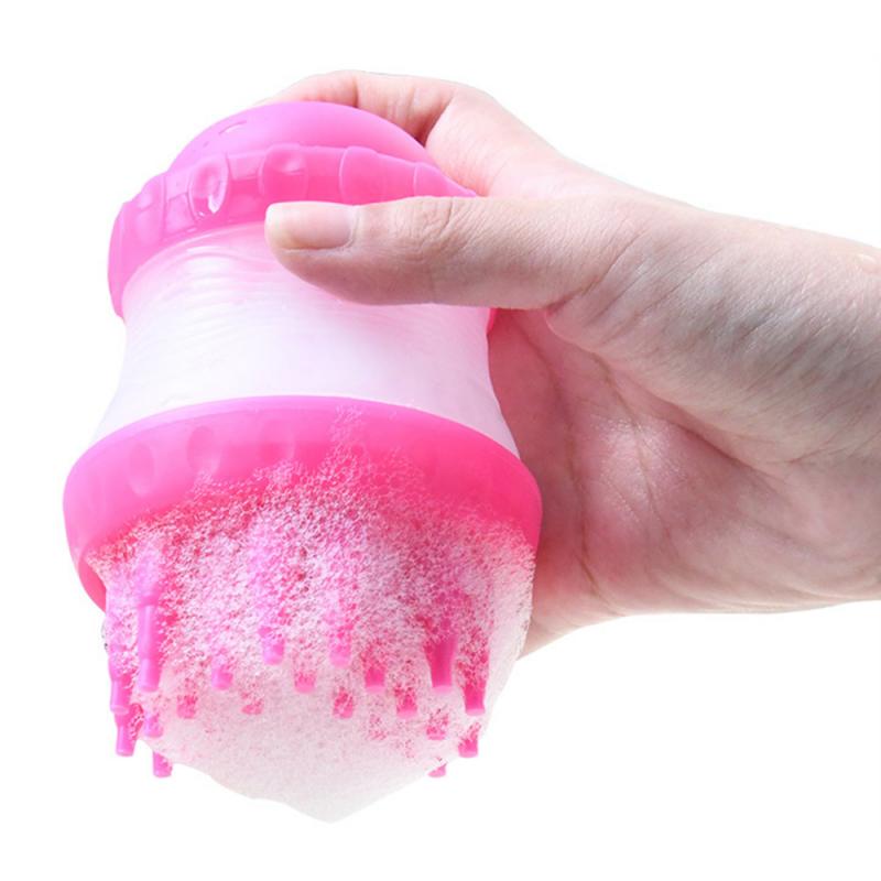 Self-cleaning slicker brush for doodles